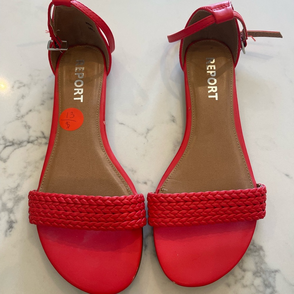 Red Report Sandals, size 9